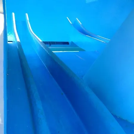 Benal Superb Front 1 Bedroom Apartment, Sleeps 5 شقة