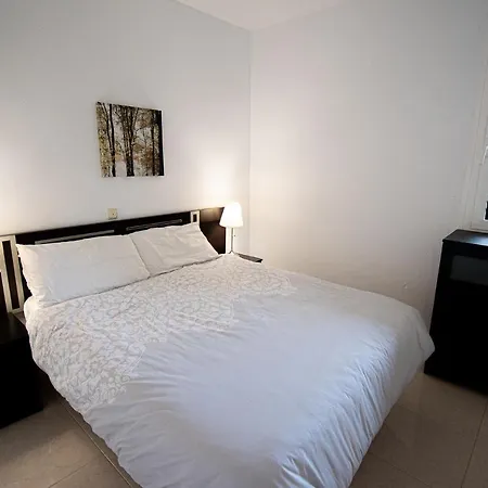 Benal Superb Front 1 Bedroom Apartment, Sleeps 5 شقة