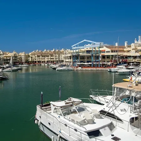 Benal Superb Front 1 Bedroom Apartment, Sleeps 5 * بينالماذينا