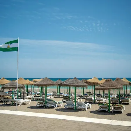 Benal Superb Front 1 Bedroom Apartment, Sleeps 5 شقة