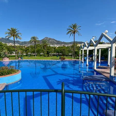 Benal Superb Front 1 Bedroom Apartment, Sleeps 5 شقة *