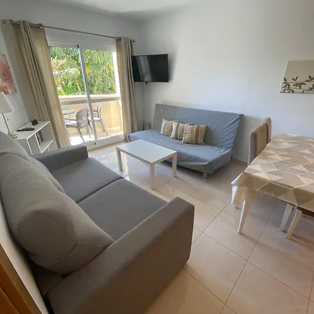 Benal Superb Front 1 Bedroom Apartment, Sleeps 5 شقة